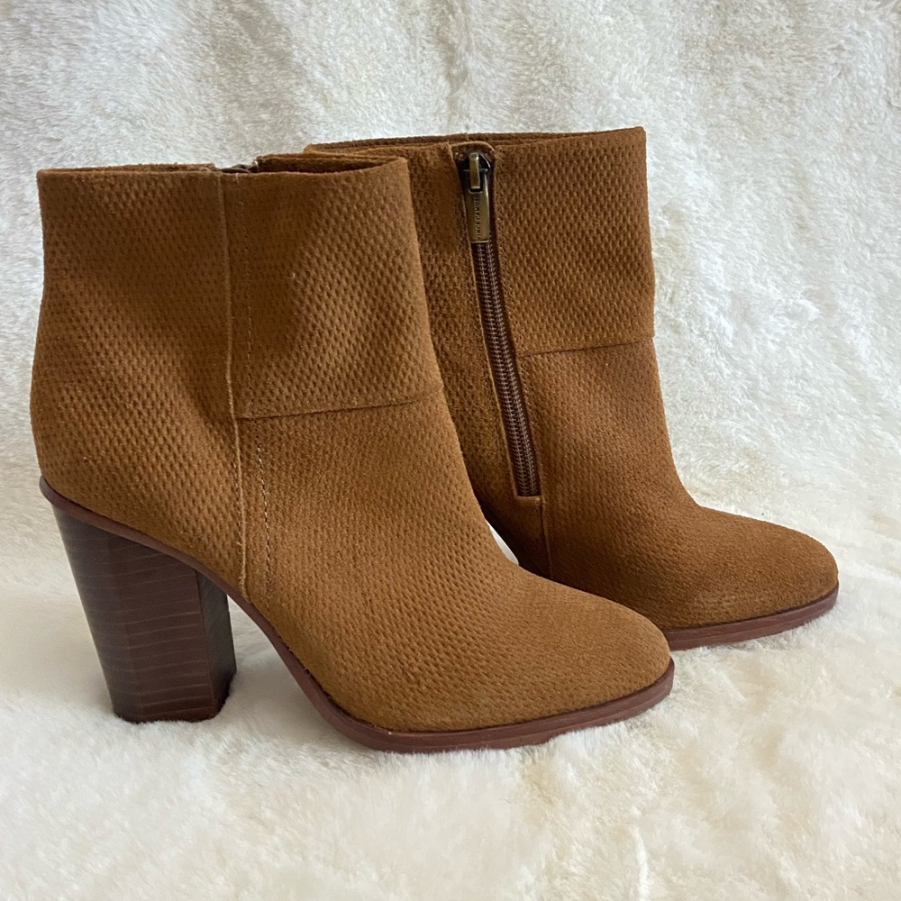 Vince Camuto suede tan booties size 6